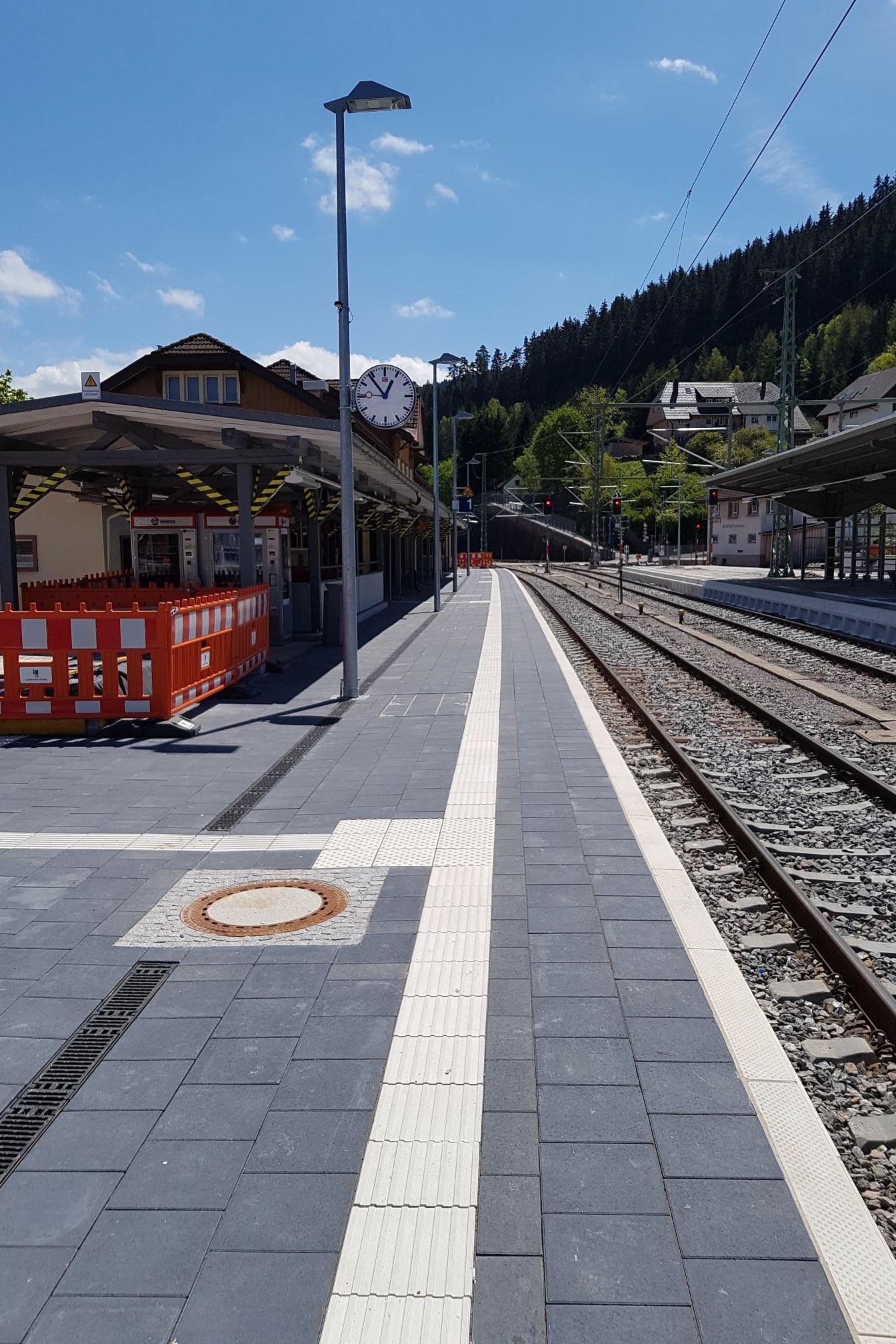 18.06.2019 Die (fast) fertigen Bahnsteige in Neustadt